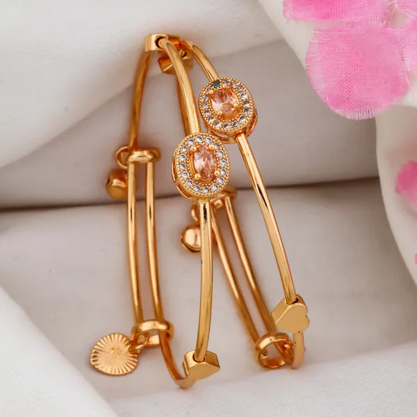 Golden_Elegant_Bracelet_With_Crystal_Stone_For_Women