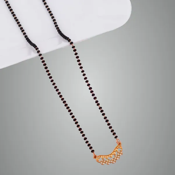 Golden_Elegant_Curve_Mangalsutra_Necklace_With_Heart_Pattern_For_Women