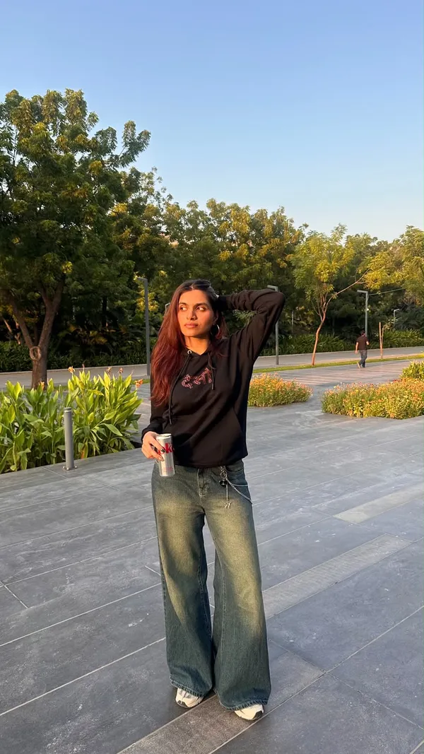 Black_Premium_DESI_REBEL_HOODIE__Women