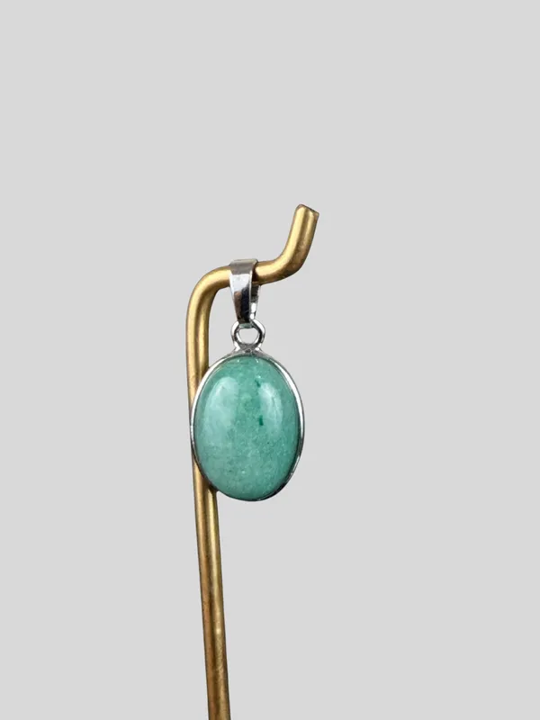 Green_Aventurine_Oval_Pendant_For_Prosperity_&_Growth