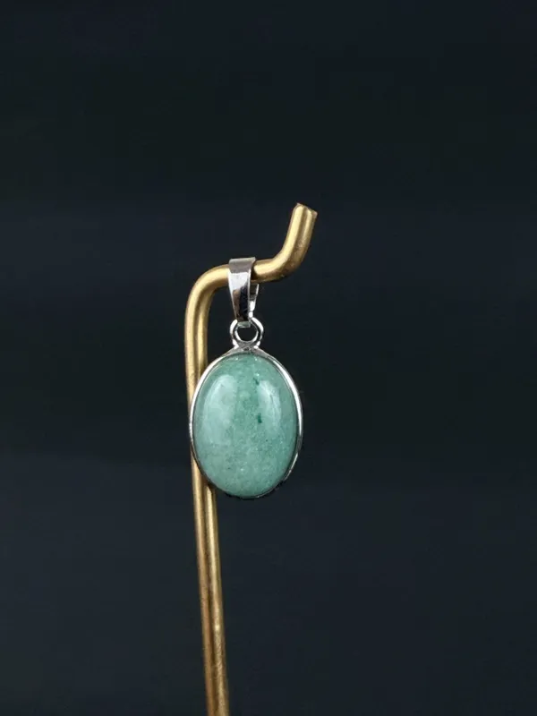Green_Aventurine_Oval_Pendant_For_Prosperity_&_Growth