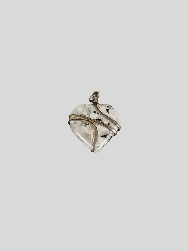 Rainbow_Moonstone_Heart_Pendant_For_Faminine_Energy_&_Emotinal_Balance