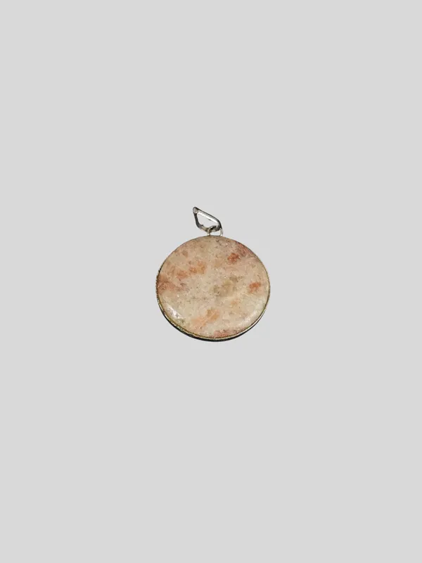 Sunstone_Round_Pendant_For_Leadership_&_Boost_Confidence