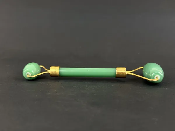Green_Jade_Face_Massage_Roller_For_Good_Fortune_&_Wisdom