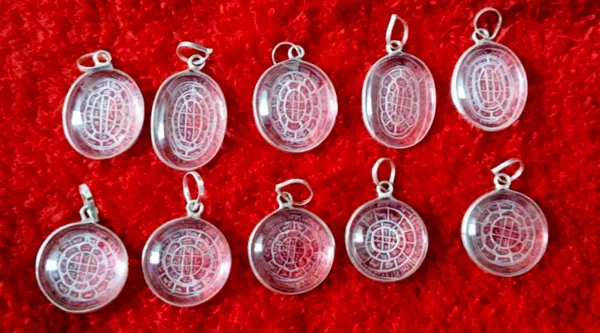 Clear_Quartz_Yantra_Pendant_For_Focus_&_Clarity
