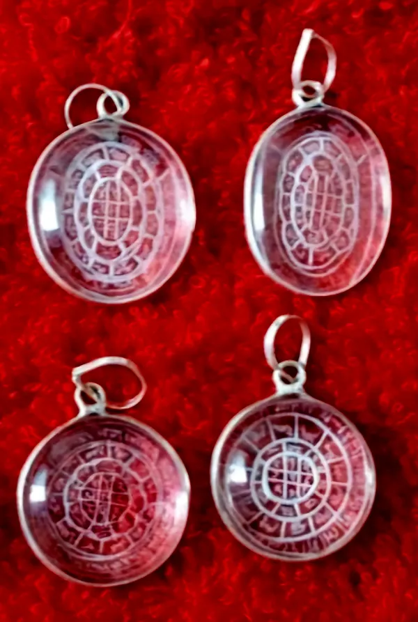 Clear_Quartz_Yantra_Pendant_For_Focus_&_Clarity