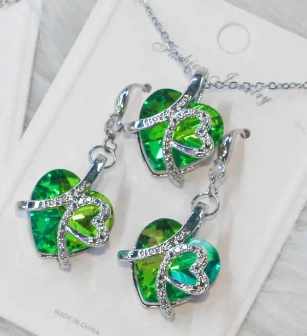 Emerald_Heart_Swarovski_Pendant_&_Earring_Gift_Set