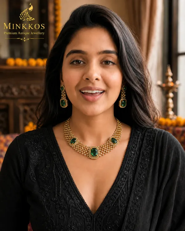 Premium_Traditional_Emerald_Green_Gold_Stone-Studded_Necklace
