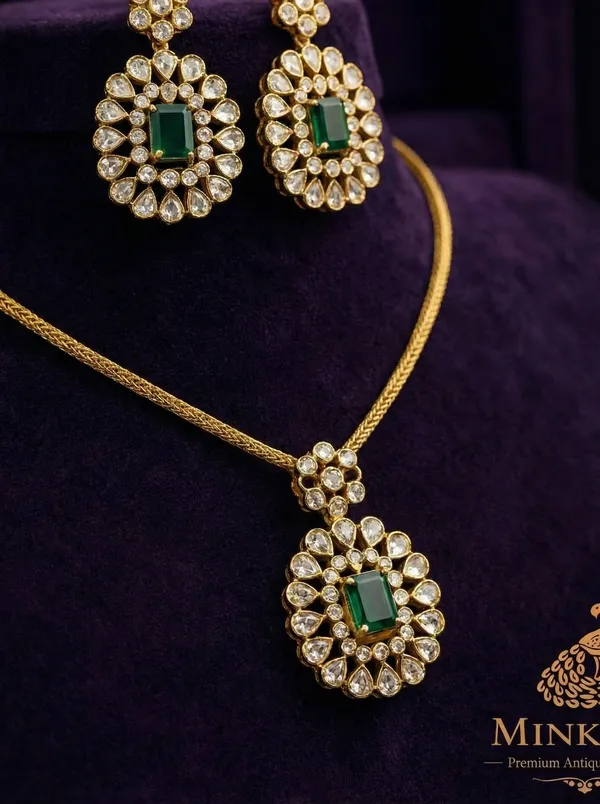 Premium_Traditional_Gold_Emerald_Floral_Necklace