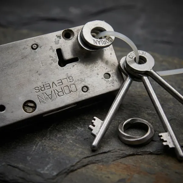 Silver_Metallic_Smart_Lock_For_Home_And_Offive