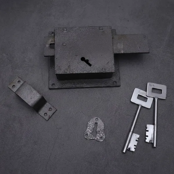 Stainless_Steel_Metallic_Smart_Lock_For_Home_And_Offive
