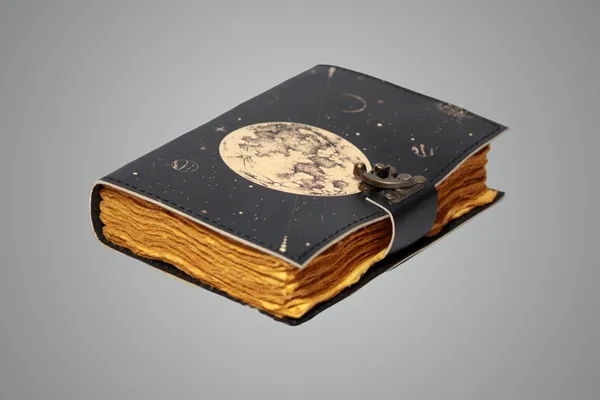 Black_Leather_&_Paper_Diary_For_Unisex