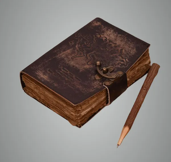 Brown_Leather_&_Paper_Diary_For_Unisex