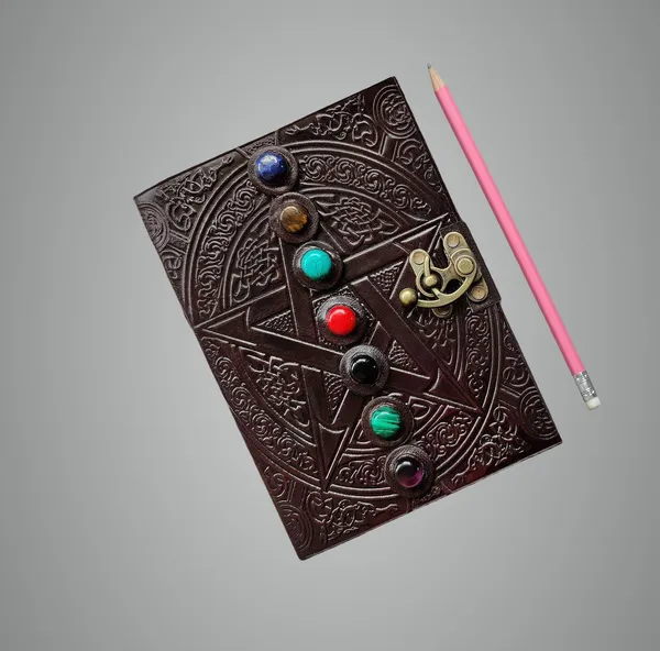 Brown_Leather_&_Paper_Diary_For_Unisex