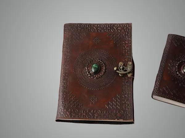 Brown_Leather_&_Paper_Diary_For_Unisex