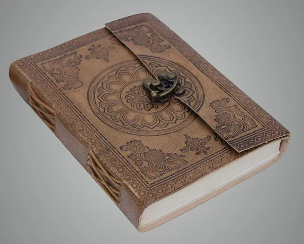 Brown_Leather_&_Paper_Diary_For_Unisex
