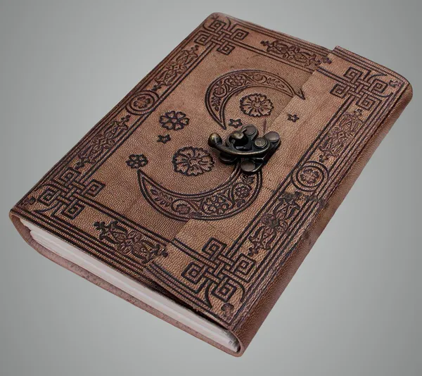 Brown_Leather_&_Paper_Diary_For_Unisex