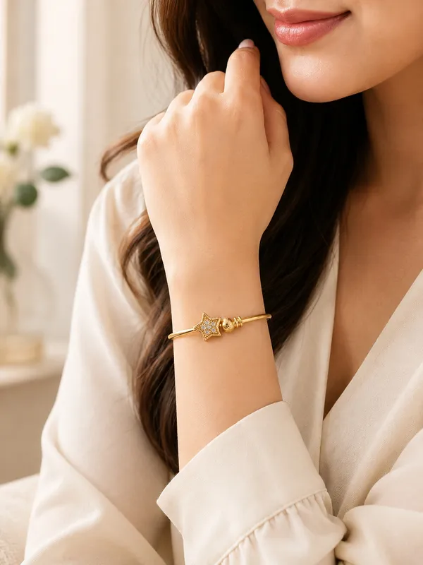 1_GM_Gold_Plated_Star_Bracelet_with_Sparkling_Crystal_Detailing_1PCS