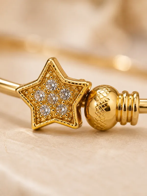 1_GM_Gold_Plated_Star_Bracelet_with_Sparkling_Crystal_Detailing_1PCS