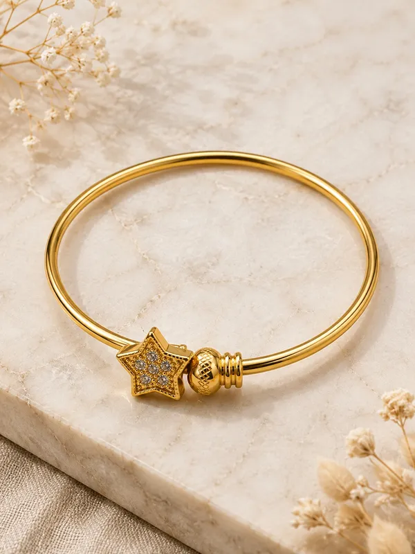 1_GM_Gold_Plated_Star_Bracelet_with_Sparkling_Crystal_Detailing_1PCS