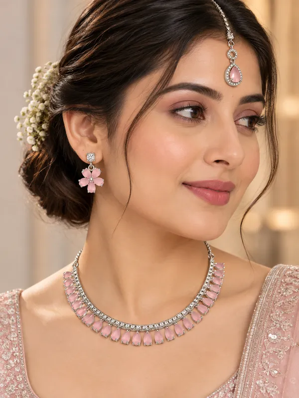 AD_Necklace_Set_with_Earrings_&_Matching_Maangtika