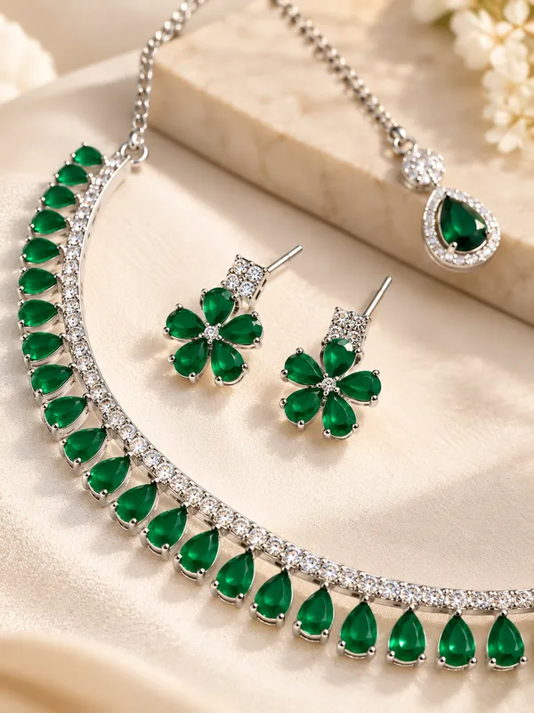 AD_Necklace_Set_with_Earrings_&_Matching_Mangtika