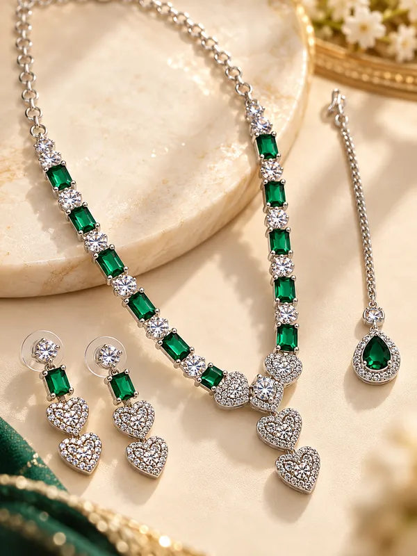 AD_Necklace_Set_with_Earrings_&_Matching_Mangtika