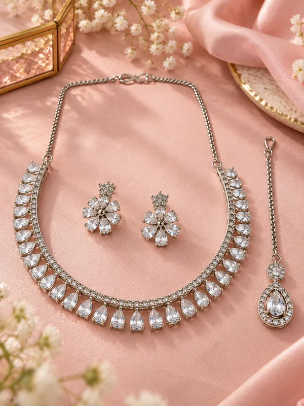 AD_Necklace_Set_with_Earrings_and_Mangtika