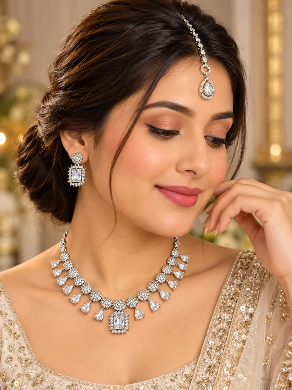 AD_Necklace_Set_with_Earrings_and_Matching_Mangtika