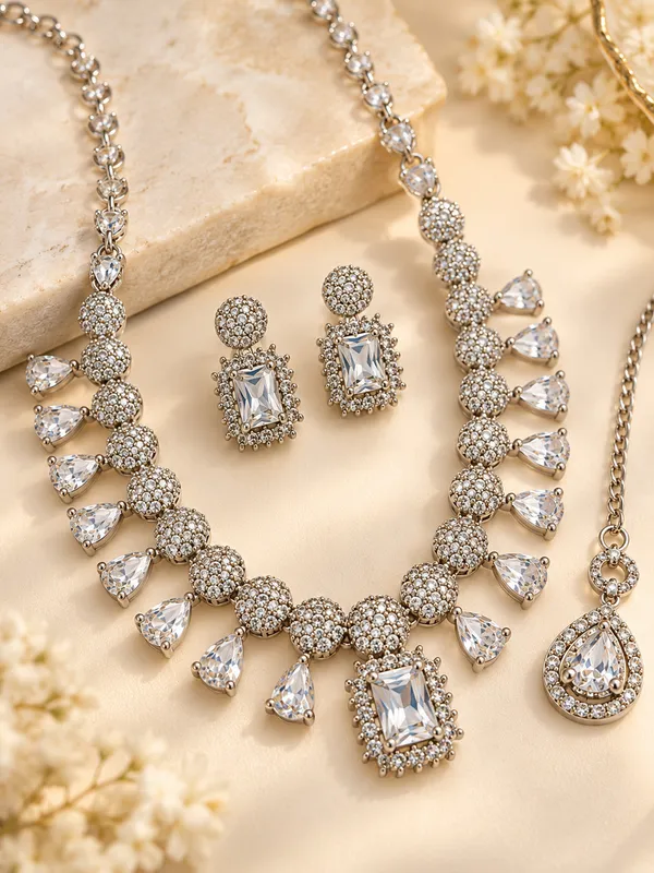 AD_Necklace_Set_with_Earrings_and_Matching_Mangtika