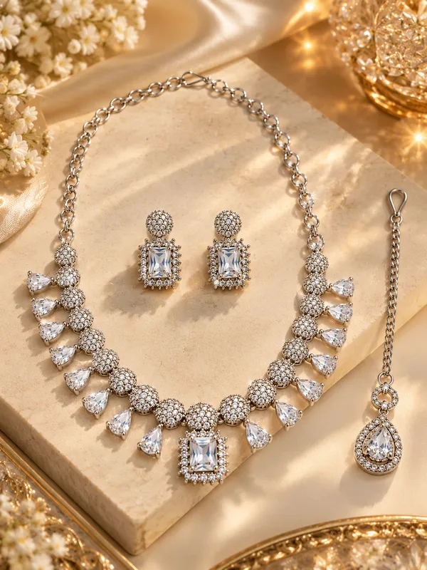 AD_Necklace_Set_with_Earrings_and_Matching_Mangtika