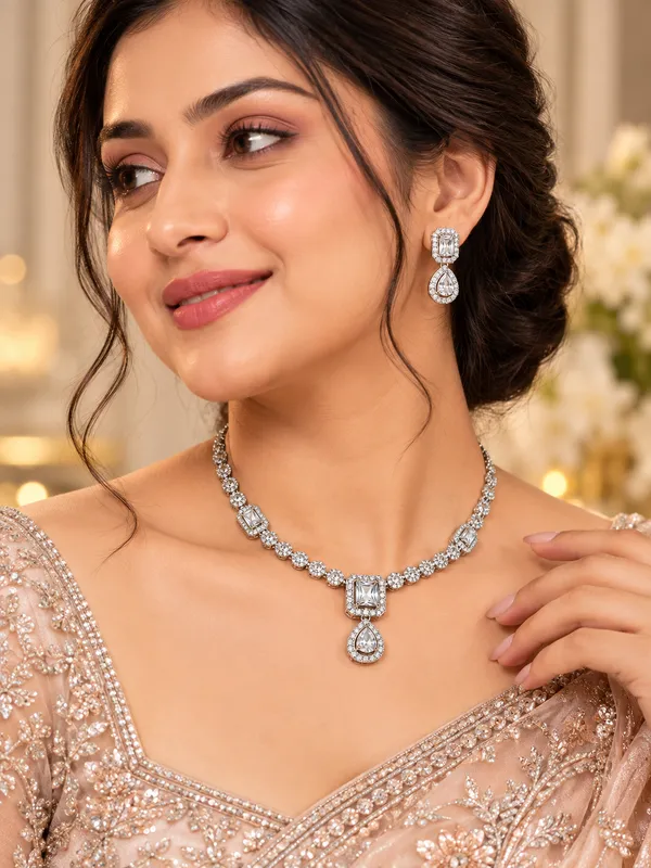 AD_Stone_Necklace_Set_with_Pairing_Earrings
