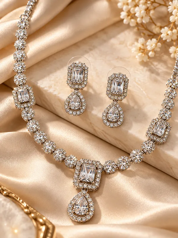 AD_Stone_Necklace_Set_with_Pairing_Earrings