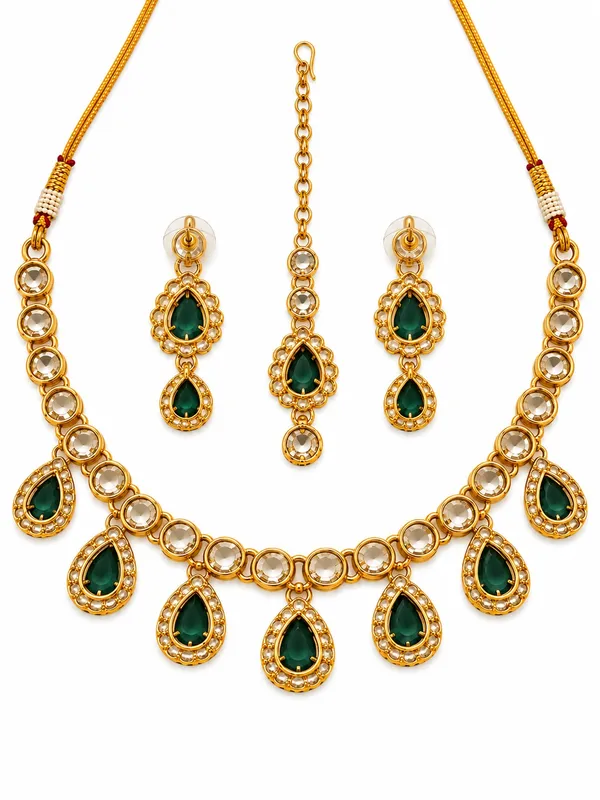Drop_Kundan_Necklace_Set_with_Matching_Earrings_and_Maang_Tikka_Shadow_Green