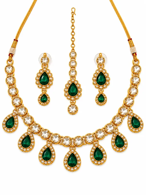 Drop_Kundan_Necklace_Set_with_Matching_Earrings_and_Maang_Tikka_Shadow_Green
