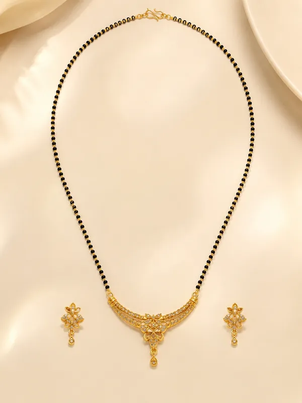 Elegant_Gold_Plated_Black_Beaded_Chain_Necklace_Set_with_Floral_Pendant_&_Matching_Earrings_18_INCH