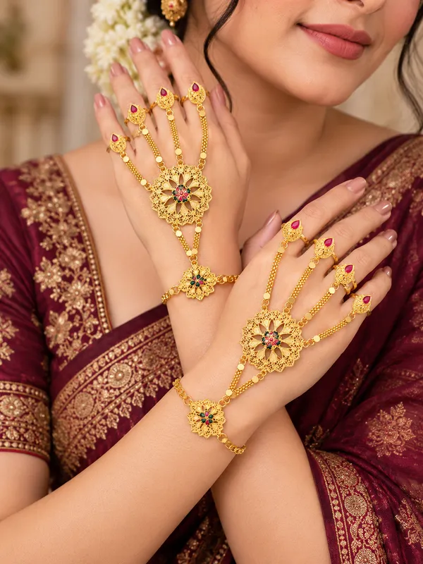 Gold_Plated_Traditional_Floral_Panja_Hand_Harness_with_Finger_Rings