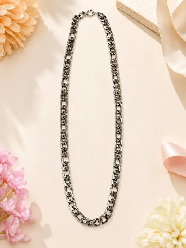 Premium_Silver_Tone_Curb_Link_Chain_for_Men_–_20_Inch_Polished_Interlocking_Necklace