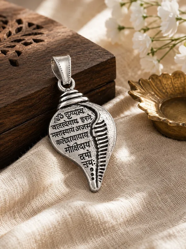 Silver_Finish_Shankh_Inspired_Engraved_Spiritual_Pendant