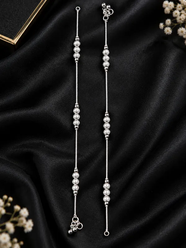 Silver_Plated_Black_&_White_Pearl_Payal_/_Anklet_–_10_Inch