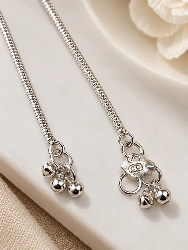 Silver_Plated_Pearl_Payal_/_Anklet_with_Decorative_Charms_–_10_Inch