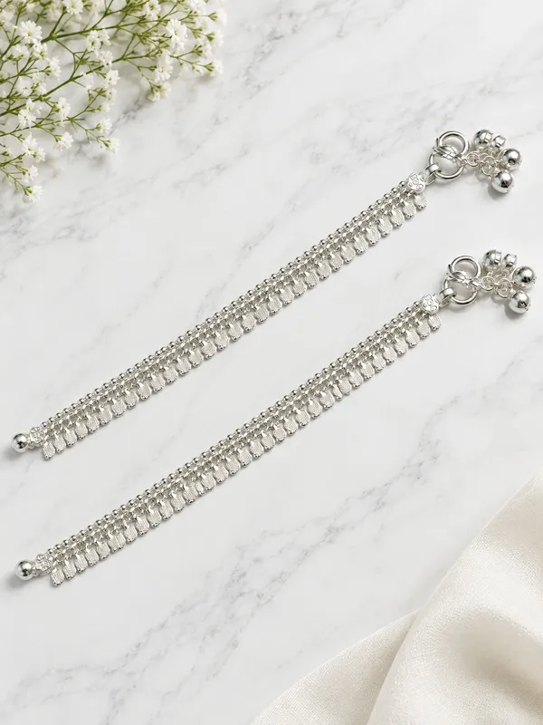 Silver_Plated_Traditional_Payal_Anklet_with_Hanging_Leaf_Elements_&_Ghungroo_Charms_–_10_Inch