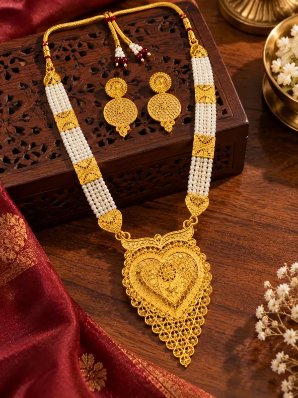 Traditional_Gold_Tone_Pearl_Look_Necklace_Set_with_Matching_Earrings
