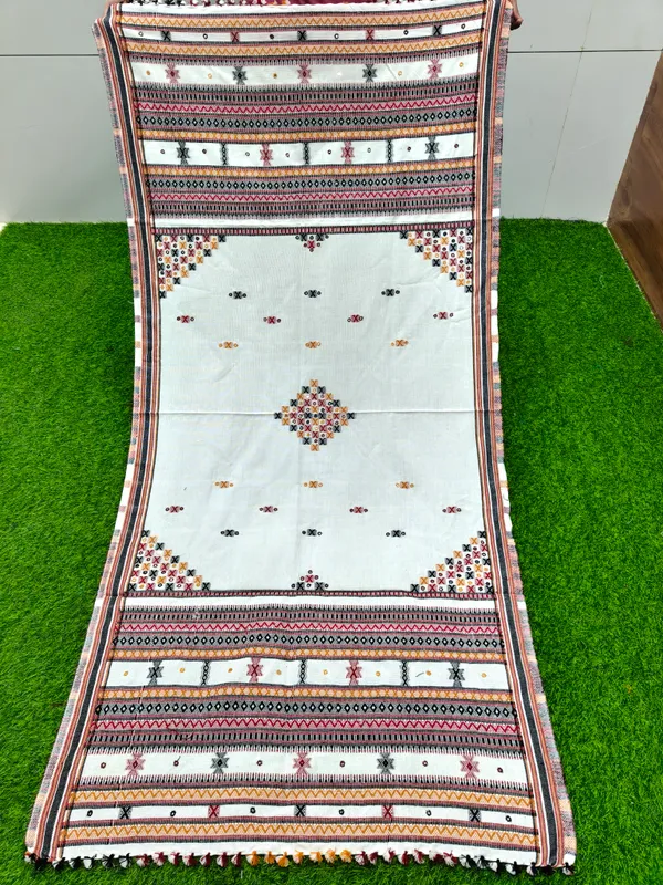 Winter_Special_Bhujodi_Hand_Weaving_Kutchi_KH_Four_Corner_Shawl_for_women_White