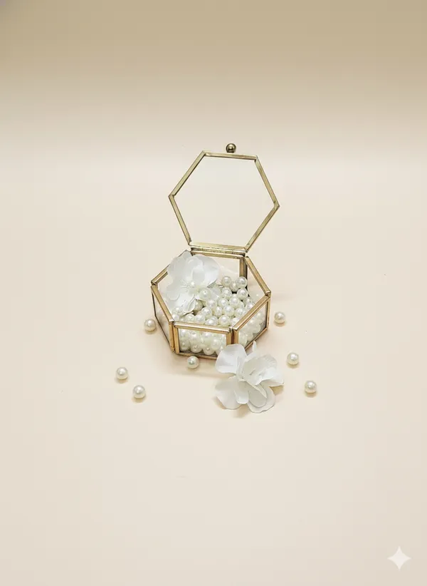 Gold_Glass_And_Metal_Ring_Holder