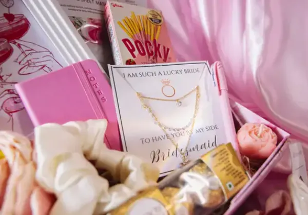 Pink_Cardboard_Gift_Hamper_For_Gifting