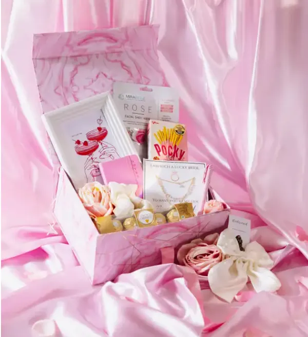 Pink_Cardboard_Gift_Hamper_For_Gifting