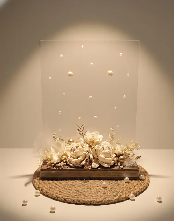Acrylic_Ring_Holder_With_Wooden_Base