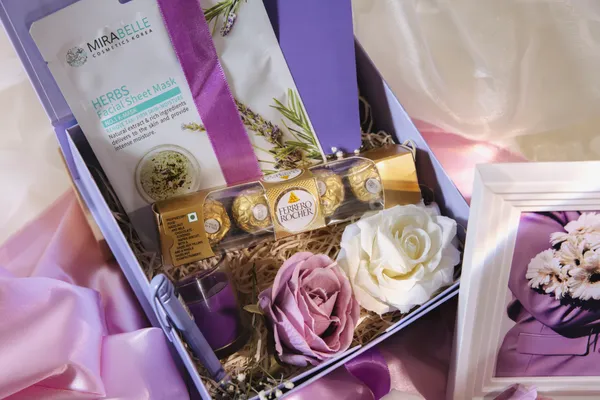 Purple_Beauty_Gift_Hamper_For_Gifting
