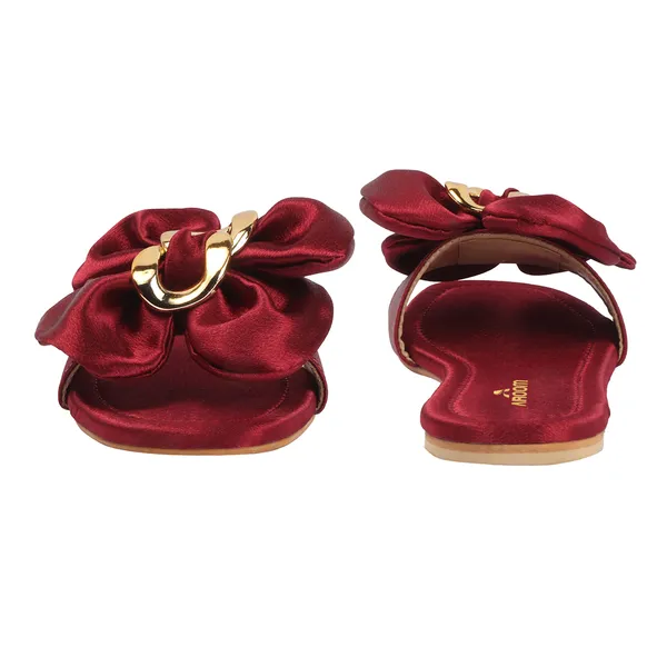 Elegant_Slip-On_Flats_with_Bow_&_Gold_Chain_Detail